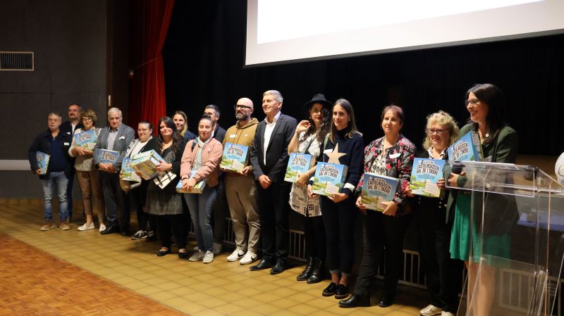 Remise de jeu aux gagnants du concours et aux contributeurs